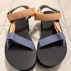 Teva Flatform Universal Sandal